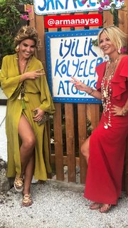 Gülben Ergen feet photo thumbnail