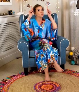 Gülben Ergen feet photo thumbnail