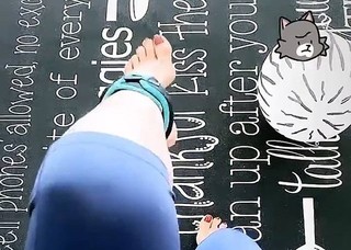 Gülben Ergen feet photo thumbnail