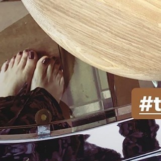 Gülben Ergen feet photo thumbnail