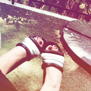 Gülben Ergen feet photo thumbnail
