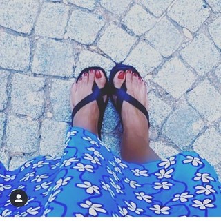 Gülben Ergen feet photo thumbnail