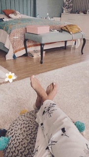 Gülben Ergen feet photo thumbnail