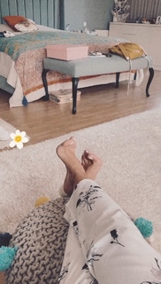 Gülben Ergen feet photo thumbnail