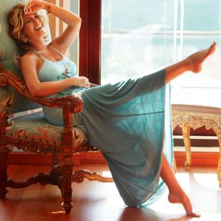 Gülben Ergen feet photo thumbnail