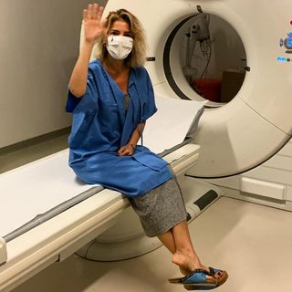 Gülben Ergen feet photo thumbnail