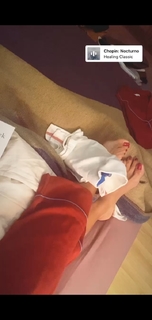 Gülben Ergen feet photo thumbnail