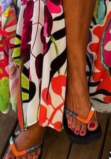 Gülben Ergen feet photo thumbnail