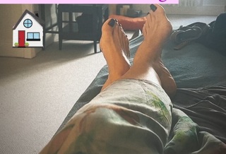 Gülben Ergen feet photo thumbnail