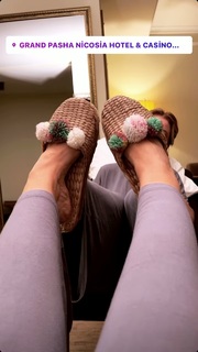 Gülben Ergen feet photo thumbnail