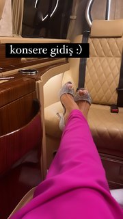 Gülben Ergen feet photo thumbnail