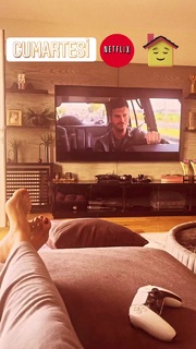 Gülben Ergen feet photo thumbnail
