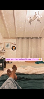 Gülben Ergen feet photo thumbnail