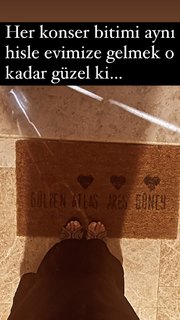 Gülben Ergen feet photo thumbnail