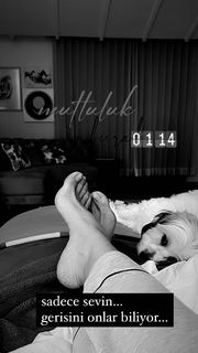 Gülben Ergen feet photo thumbnail