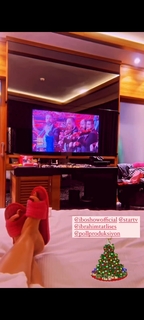 Gülben Ergen feet photo thumbnail