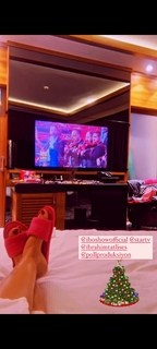 Gülben Ergen feet photo thumbnail