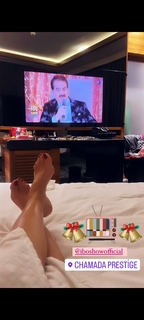 Gülben Ergen feet photo thumbnail