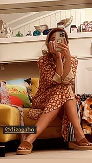 Gülben Ergen feet photo thumbnail
