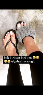 Gülben Ergen feet photo thumbnail