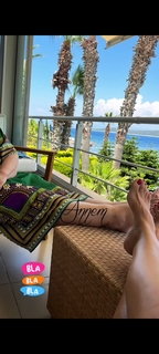 Gülben Ergen feet photo thumbnail