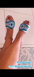 Gülben Ergen feet photo thumbnail