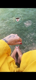 Gülben Ergen feet photo thumbnail