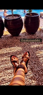 Gülben Ergen feet photo thumbnail