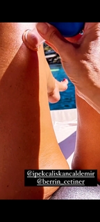Gülben Ergen feet photo thumbnail