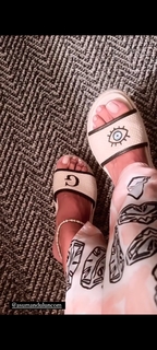 Gülben Ergen feet photo thumbnail