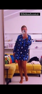 Gülben Ergen feet photo thumbnail