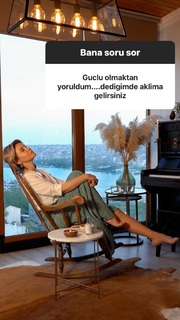 Gülben Ergen feet photo thumbnail