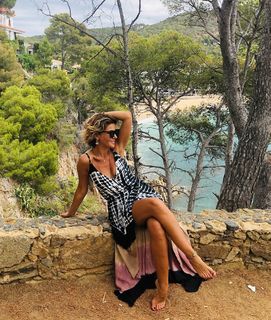 Gülben Ergen feet photo thumbnail
