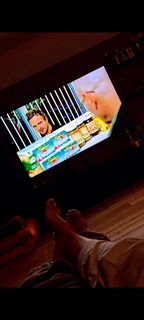 Gülben Ergen feet photo thumbnail