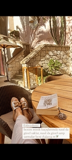 Gülben Ergen feet photo thumbnail