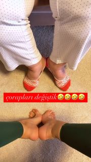 Gülben Ergen feet photo thumbnail