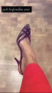 Gülben Ergen feet photo thumbnail