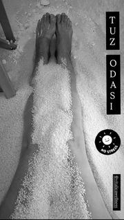 Gülben Ergen feet photo thumbnail