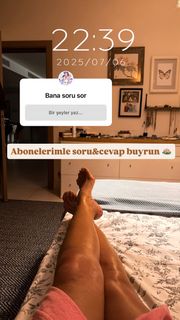 Gülben Ergen feet photo thumbnail