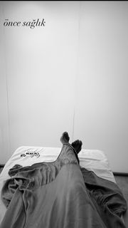 Gülben Ergen feet photo thumbnail