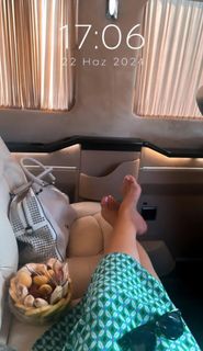 Gülben Ergen feet photo thumbnail