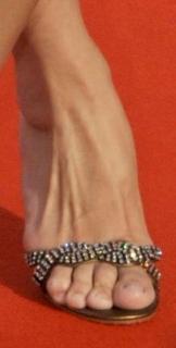 Gülcan Kamps feet photo thumbnail