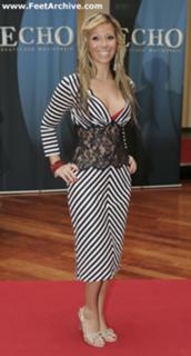 Gülcan Kamps feet photo thumbnail