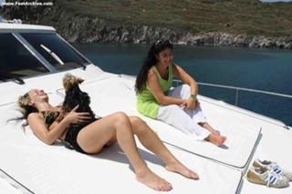 Gülcan Kamps feet photo thumbnail