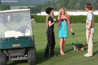 Gülcan Kamps feet photo thumbnail