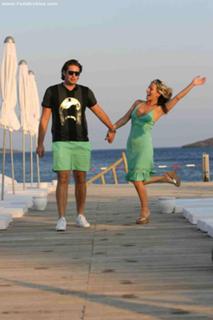 Gülcan Kamps feet photo thumbnail