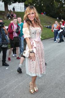 Gülcan Kamps feet photo thumbnail