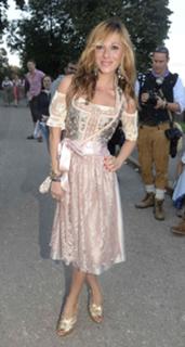 Gülcan Kamps feet photo thumbnail