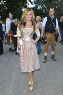 Gülcan Kamps feet photo thumbnail