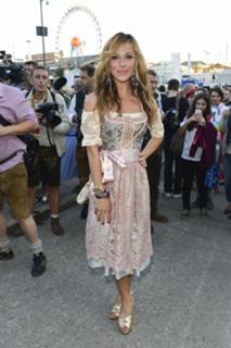 Gülcan Kamps feet photo thumbnail